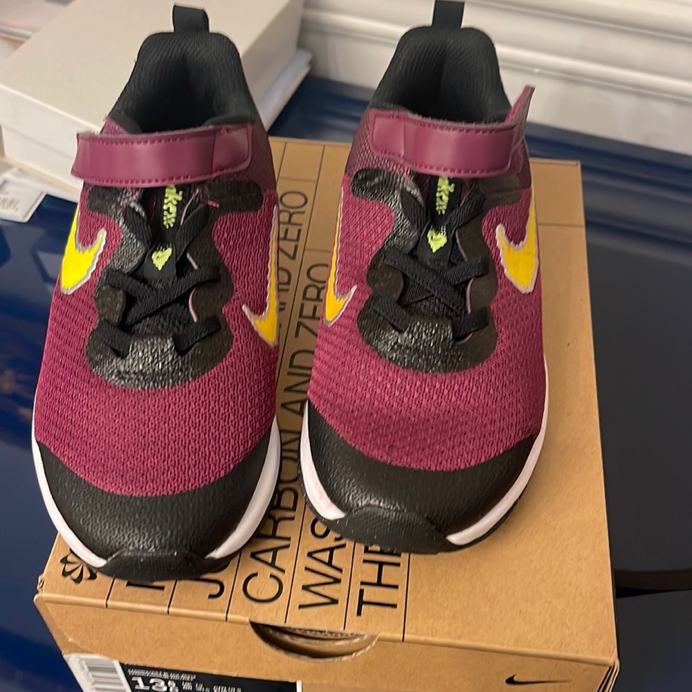 Nike Revolution 6 NN size 13.5 Girls Sneakers